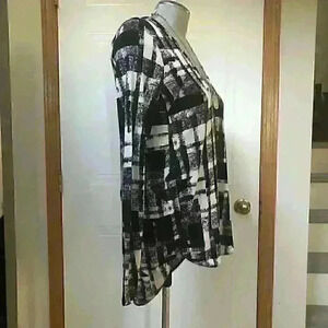 Aritzia  Wilfred Top V Neck Long Sleeve Hi Low Tunic Geometric